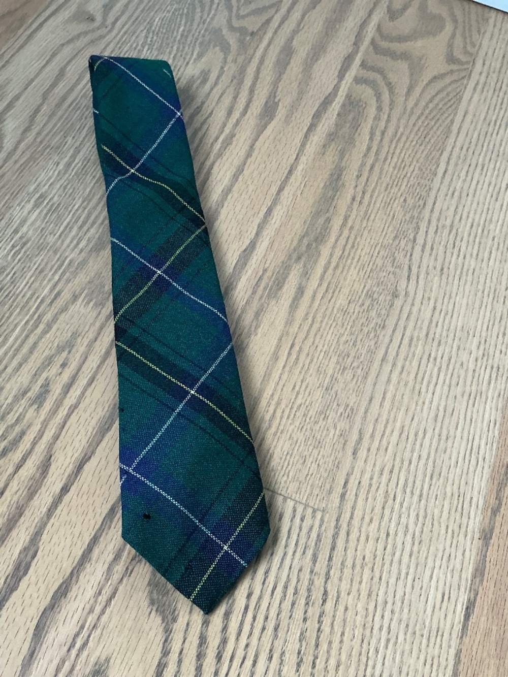 Henderson 100% New Wool Green tartan tie.